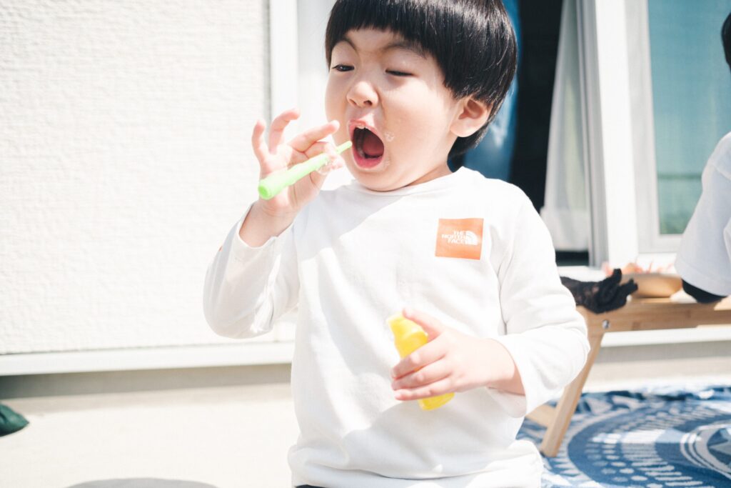 4人家族の日常を写した写真