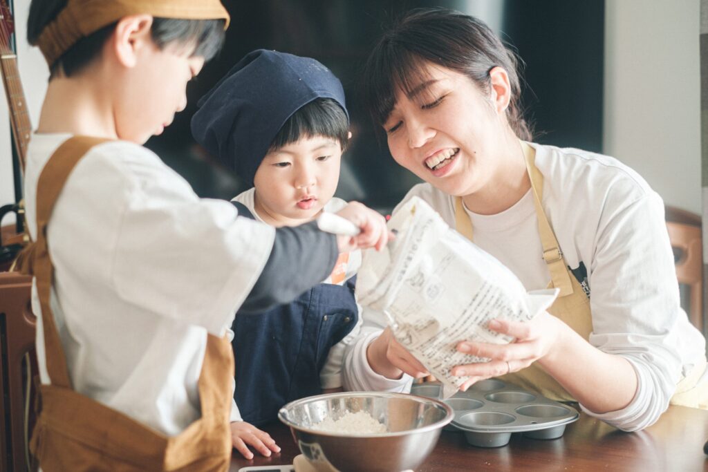 4人家族の日常を写した写真